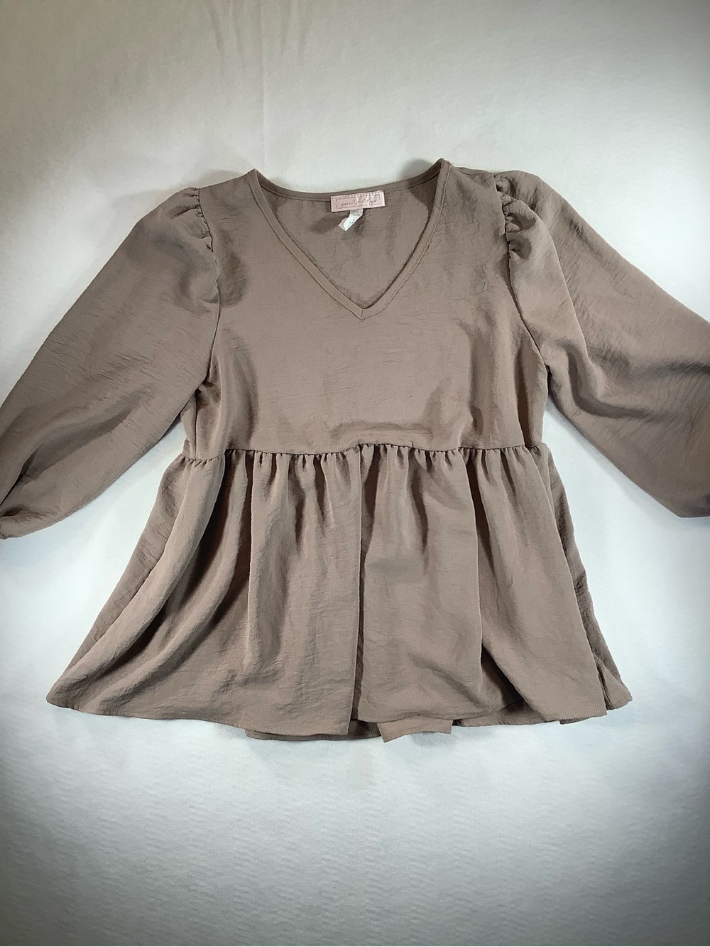 Women’s V-Neck Peasant Blouse in Taupe